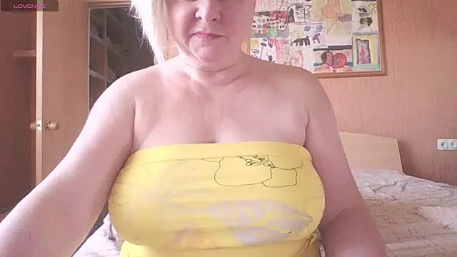 Snapshot of mira_robinsonnn chatting on April 24, 2026, 2:47 am mira robinsonnn online show from April 24, 2026, 2:47 am