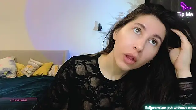 marrycolins online show from March 27, 2026, 3:12 am