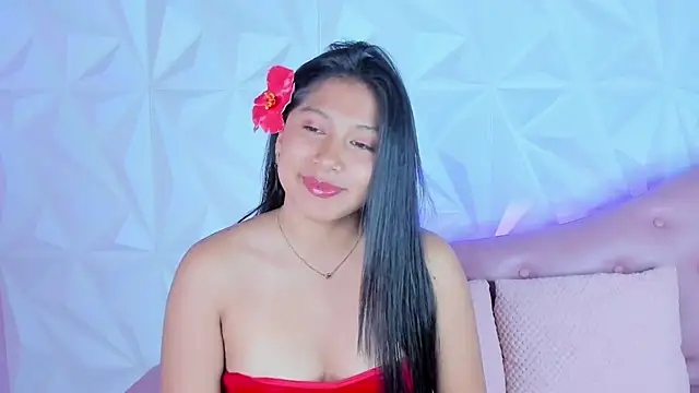 LinnaGardenia online show from December 6, 2024, 1:44 pm