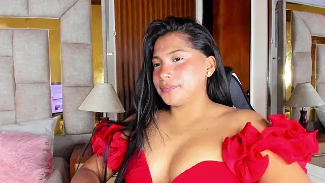 LinnaGardenia online show from April 15, 2026, 7:58 pm