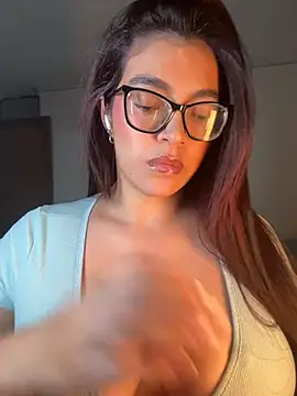 kathii95 online show from April 13, 2026, 1:33 am