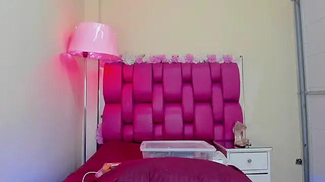 Gabriela Brown online show from December 10, 2024, 2:17 pm