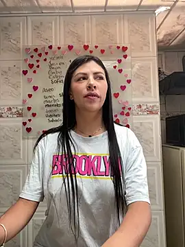 Alanna atm  online show from February 5, 2025, 3:09 pm