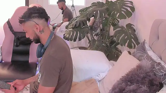 Tom cooper  online show from November 22, 2025, 1:32 pm