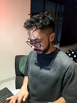 Tom cooper  online show from November 30, 2025, 2:48 am