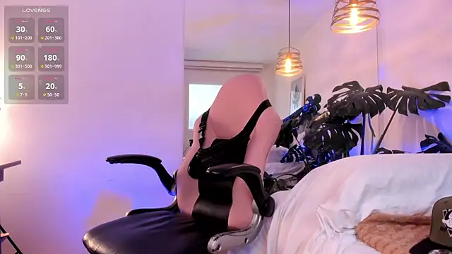 Tom cooper  online show from December 4, 2025, 1:09 pm