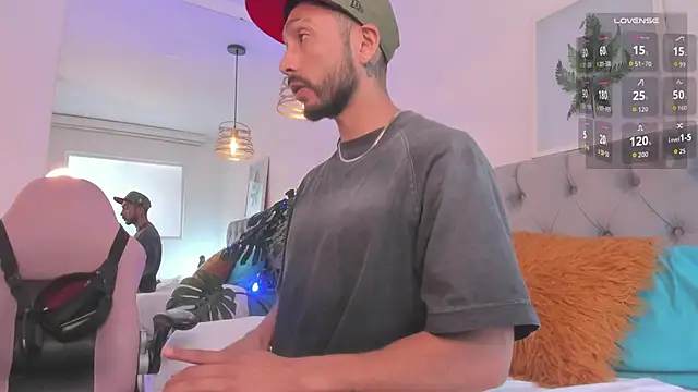 Tom cooper  online show from December 18, 2025, 1:06 pm