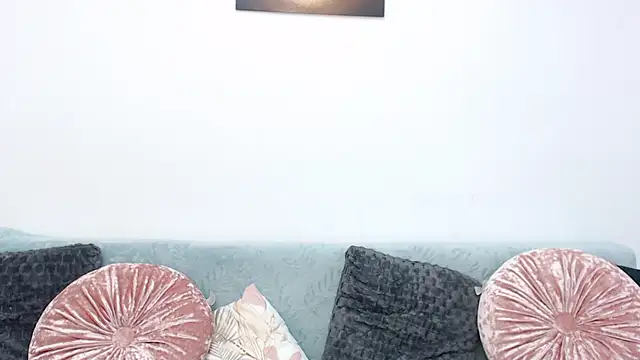 RebecaMur online show from September 17, 2025, 5:25 pm