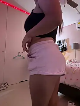 Snapshot of DarianaGuzz chatting on February 28, 2025, 3:59 am DarianaGuzz online show from February 28, 2025, 3:59 am