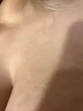 Snapshot of DarianaGuzz chatting on October 12, 2025, 12:31 am DarianaGuzz online show from October 12, 2025, 12:31 am