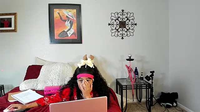 yiauana online show from February 13, 2025, 1:50 am