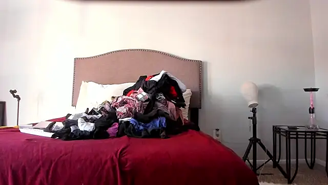 yiauana online show from October 9, 2025, 10:41 pm