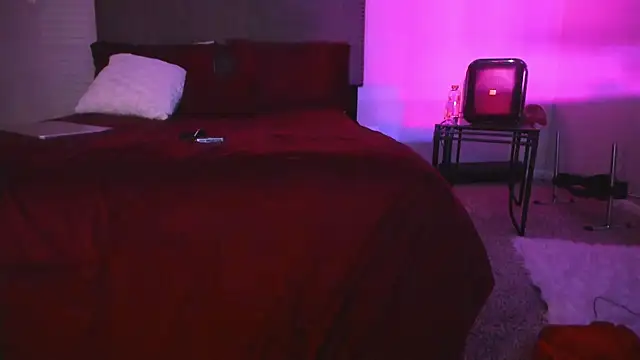 yiauana online show from November 19, 2025, 3:06 am