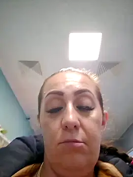 AvaLloyd online show from February 26, 2025, 3:52 pm