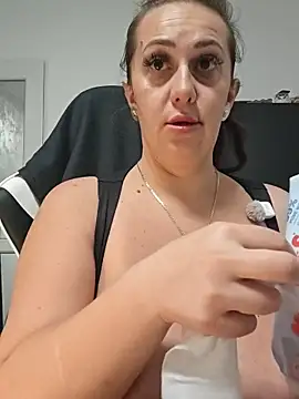 AvaLloyd online show from November 19, 2025, 2:55 am