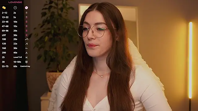 Ester Hill online show from November 18, 2025, 1:11 am