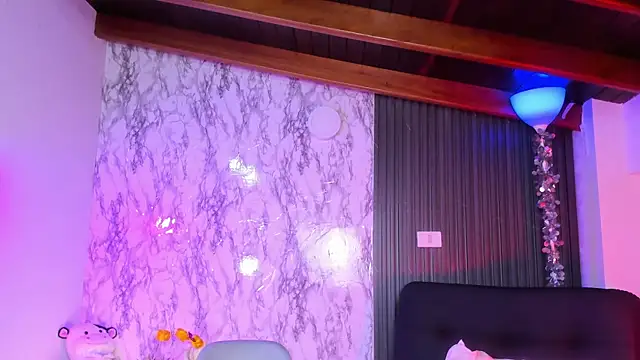 chloe blue online show from February 13, 2025, 11:50 am