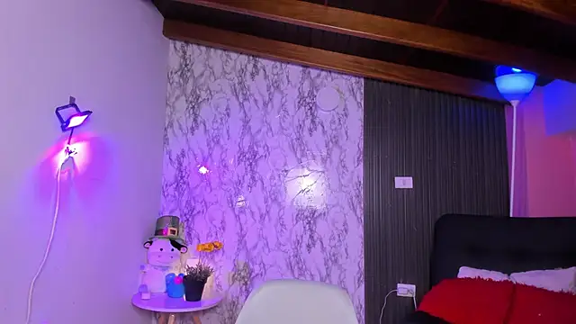 chloe blue online show from September 25, 2025, 11:14 am