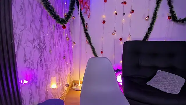 chloe blue online show from December 20, 2025, 11:39 am