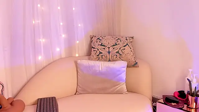 Charlotte  08 online show from February 20, 2025, 8:03 pm