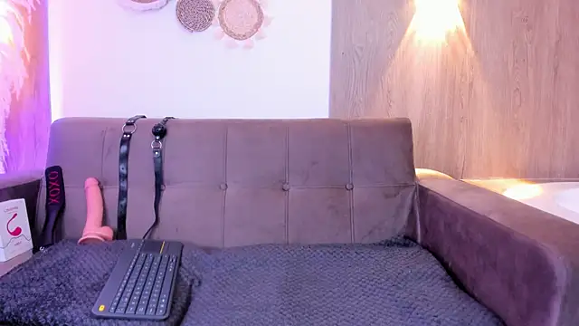 Santa Cooper  online show from November 10, 2025, 3:27 am