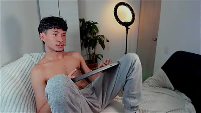 dimitri targaryen online show from December 31, 2024, 4:49 am