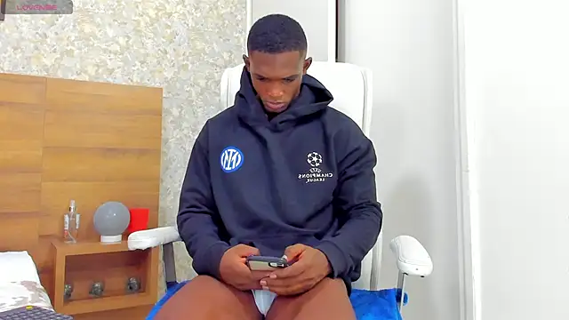 nicolaskan online show from December 10, 2024, 12:38 pm