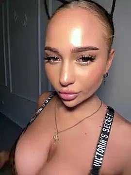 Snapshot of CardiSweetBaby chatting on September 21, 2025, 4:30 pm CardiSweetBaby online show from September 21, 2025, 4:30 pm