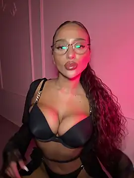 Snapshot of CardiSweetBaby chatting on November 27, 2025, 8:00 pm CardiSweetBaby online show from November 27, 2025, 8:00 pm