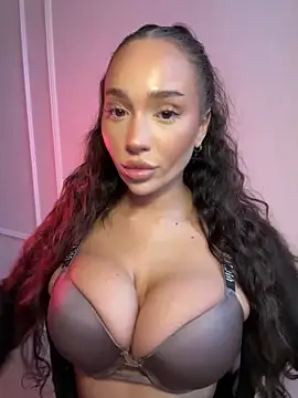 Snapshot of CardiSweetBaby chatting on February 12, 2026, 12:00 pm CardiSweetBaby online show from February 12, 2026, 12:00 pm