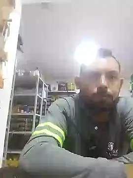 Snapshot of misterzioon chatting on October 20, 2025, 3:01 pm misterzioon online show from October 20, 2025, 3:01 pm
