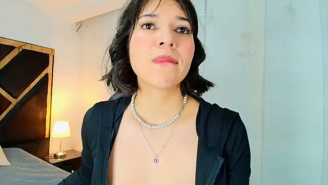 lina bedoya  online show from June 9, 2026, 11:44 am
