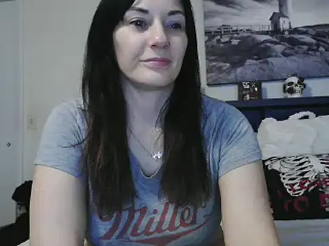 CrystalLakeXO online show from February 20, 2025, 9:33 am