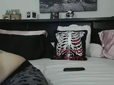 CrystalLakeXO online show from February 25, 2025, 5:19 am