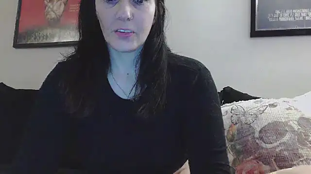 CrystalLakeXO online show from September 14, 2025, 11:15 pm