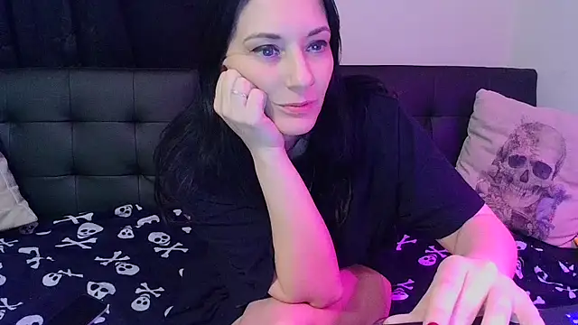 CrystalLakeXO online show from February 4, 2026, 6:41 am