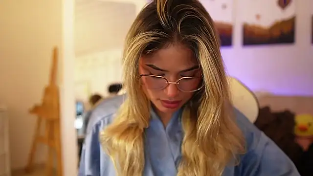 SaraParisi online show from February 4, 2025, 1:23 am