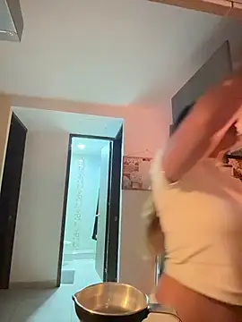 SaraParisi online show from January 5, 2026, 11:08 pm