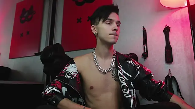 Joseph  Quinn online show from January 20, 2025, 9:03 am