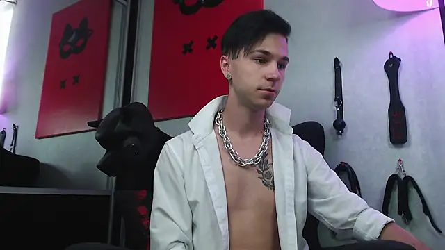 Joseph  Quinn online show from February 17, 2025, 8:09 am