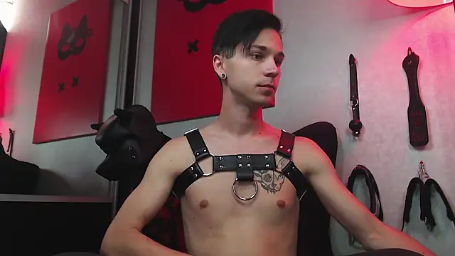 Joseph  Quinn online show from February 24, 2025, 8:17 am