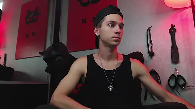 Joseph  Quinn online show from March 3, 2025, 11:11 am