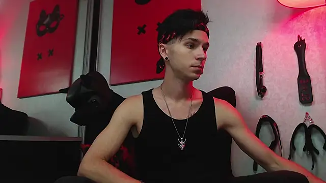 Joseph  Quinn online show from March 20, 2025, 12:32 pm