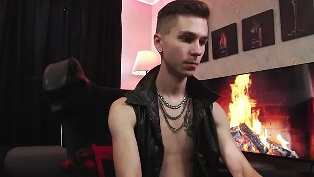 Joseph  Quinn online show from September 10, 2025, 8:25 am