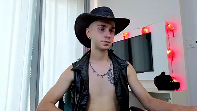 Joseph  Quinn online show from April 12, 2026, 1:10 am