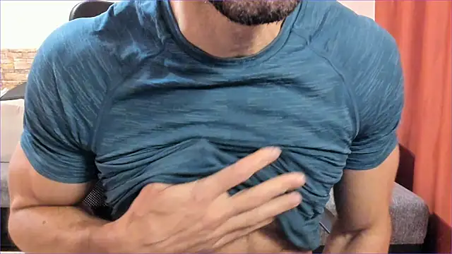 HotHunkTrainer online show from October 16, 2025, 7:09 am