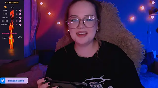 Snapshot of lala_loulou_land chatting on March 14, 2025, 11:32 pm lala loulou land online show from March 14, 2025, 11:32 pm