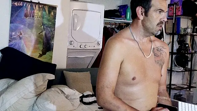 badboybrad11 online show from April 3, 2026, 12:41 am