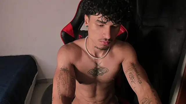 Snapshot of Thomas_Fit1 chatting on May 26, 2026, 3:46 am Thomas Fit1 online show from May 26, 2026, 3:46 am