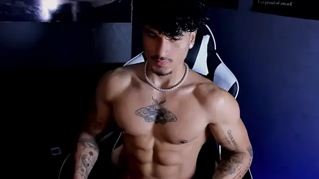 Snapshot of Thomas_Fit1 chatting on June 8, 2026, 12:14 am Thomas Fit1 online show from June 8, 2026, 12:14 am